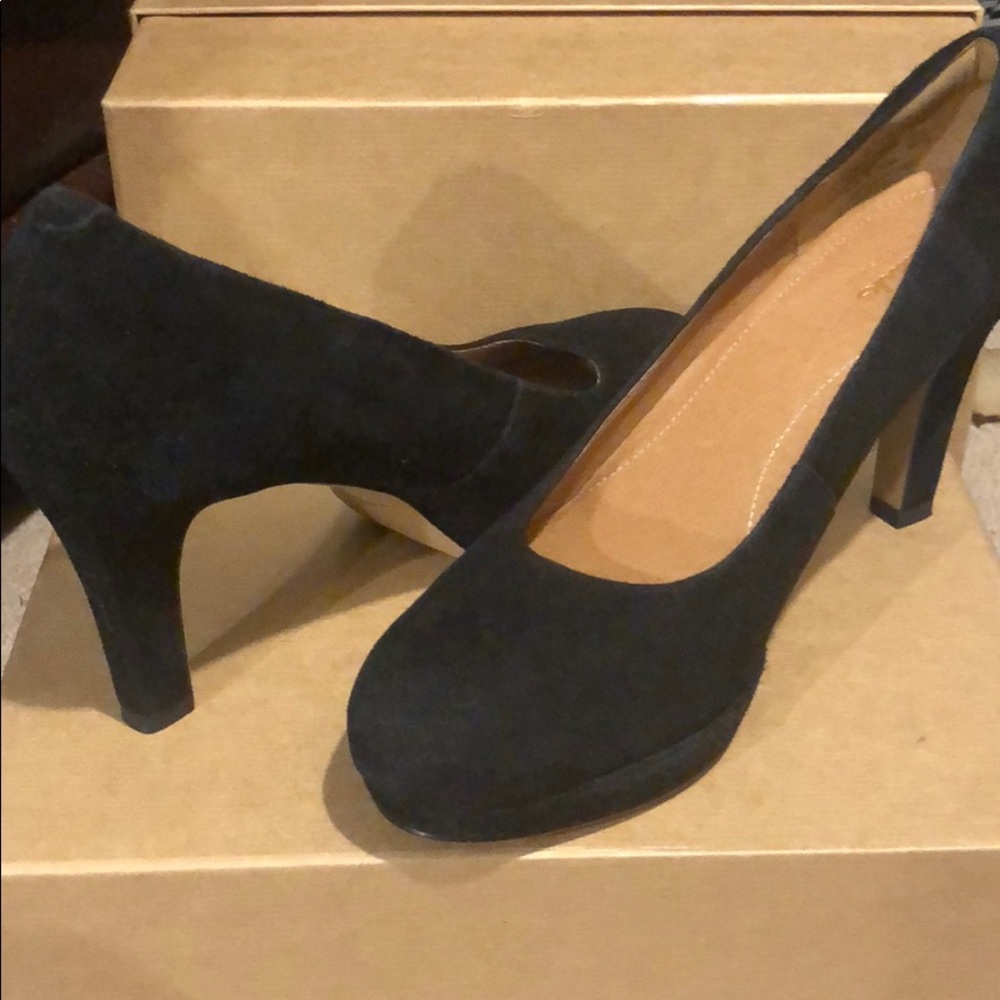 Clarks suede heel
